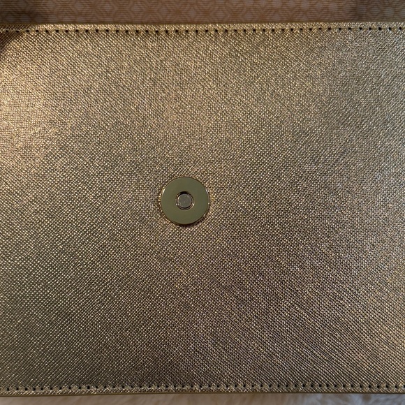 Lilly Pulitzer Gold Crossbody Bag with Floral Accent - Picture 3 of 6